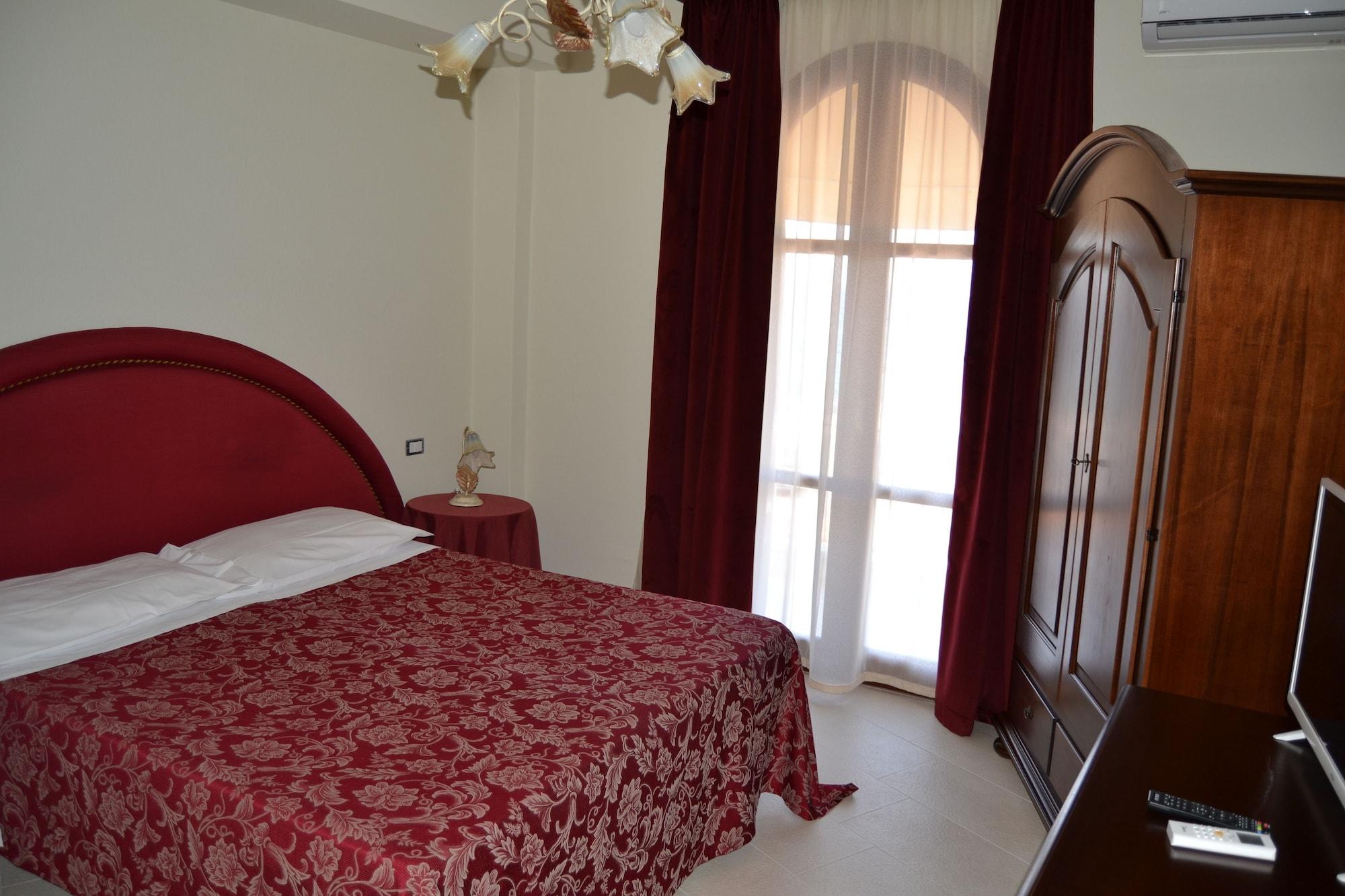 Hotel Porto Azzurro Giardini Naxos Ngoại thất bức ảnh