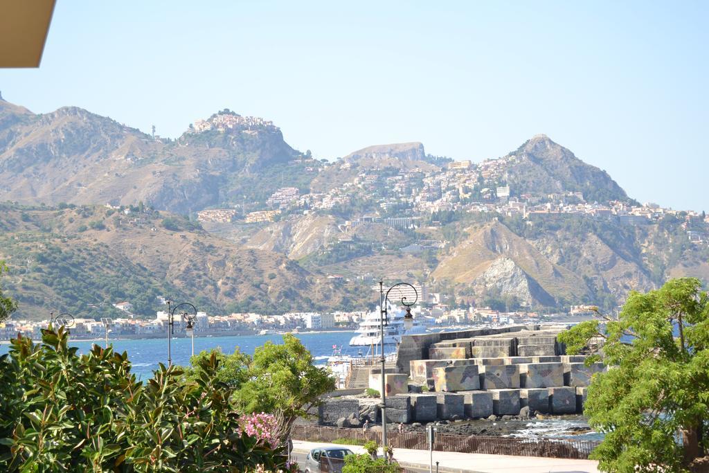 Hotel Porto Azzurro Giardini Naxos Ngoại thất bức ảnh