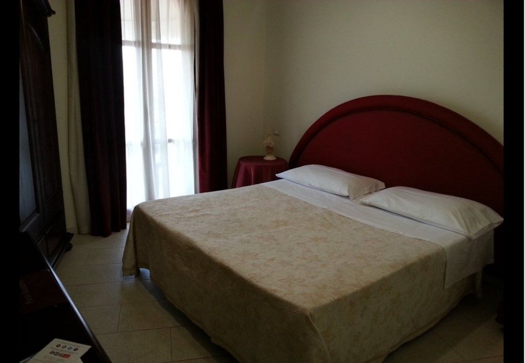 Hotel Porto Azzurro Giardini Naxos Ngoại thất bức ảnh